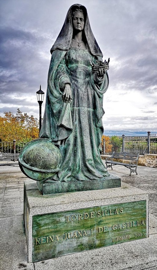 Estatua de la reina Juana I de Castilla en Tordesillas. Rodrigo Ucero Estatua de la reina Juana I de Castilla en Tordesillas. Rodrigo Ucero